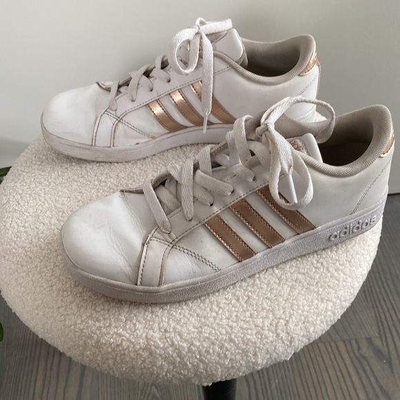 Adidas Neo Comfort Footbed White w/Rose Gold Stripe Women 7/Ki… - Picture 3 of 7